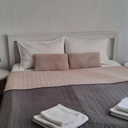Lyra Apartment Сфынту-Георге Экстерьер фото