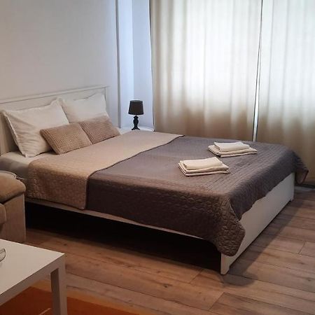 Lyra Apartment Сфынту-Георге Экстерьер фото