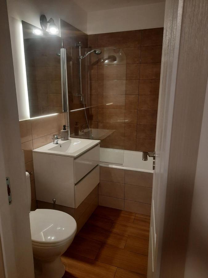 Lyra Apartment Сфынту-Георге Экстерьер фото